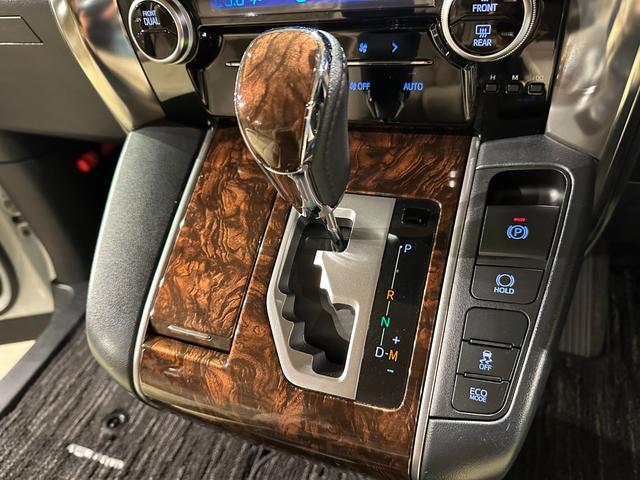 アルファード ２．５Ｘ　両側パワスラドア　純正ナビ／ＣＤ／Ｂｌｕｅｔｏｏｔｈ　バックモニター　ＥＴＣ　トヨタセーフティセンス　プリクラッシュ　レーダークルーズ　レーンアシスト（60枚目）