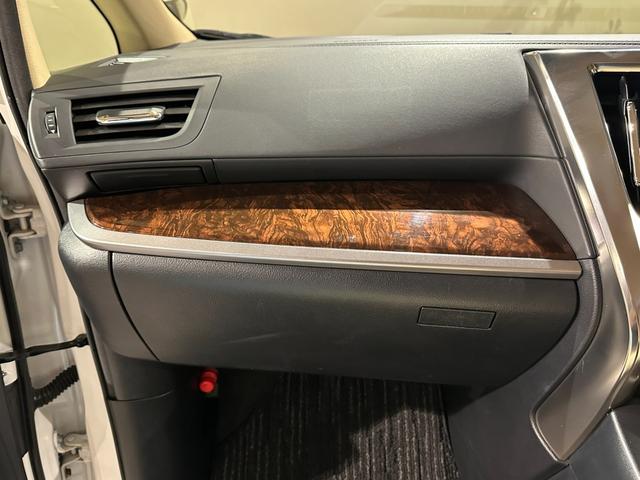 アルファード ２．５Ｘ　両側パワスラドア　純正ナビ／ＣＤ／Ｂｌｕｅｔｏｏｔｈ　バックモニター　ＥＴＣ　トヨタセーフティセンス　プリクラッシュ　レーダークルーズ　レーンアシスト（77枚目）