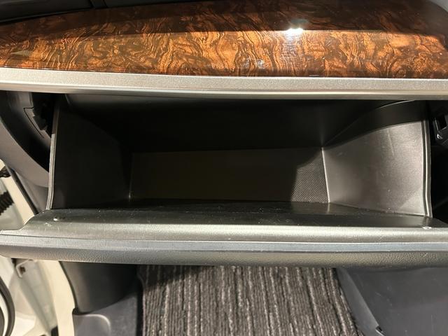 アルファード ２．５Ｘ　両側パワスラドア　純正ナビ／ＣＤ／Ｂｌｕｅｔｏｏｔｈ　バックモニター　ＥＴＣ　トヨタセーフティセンス　プリクラッシュ　レーダークルーズ　レーンアシスト（78枚目）