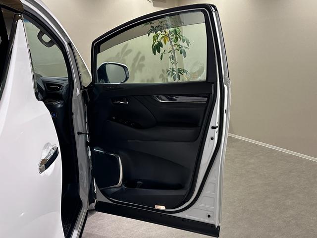アルファード ２．５Ｓ　Ｃパッケージ　純正マルチディスプレイオーディオ／ナビ／ＴＶ／ＣＤ／ＤＶＤ／ＵＳＢ／Ａｐｐｌｅ　ＣａｒＰｌａｙ／ＭｉｒａｃａｓｔＲ／Ｂｌｕｅｔｏｏｔｈ　　２．０ＥＴＣ／バックモニター　純正後席モニター　デジタルミラー（28枚目）