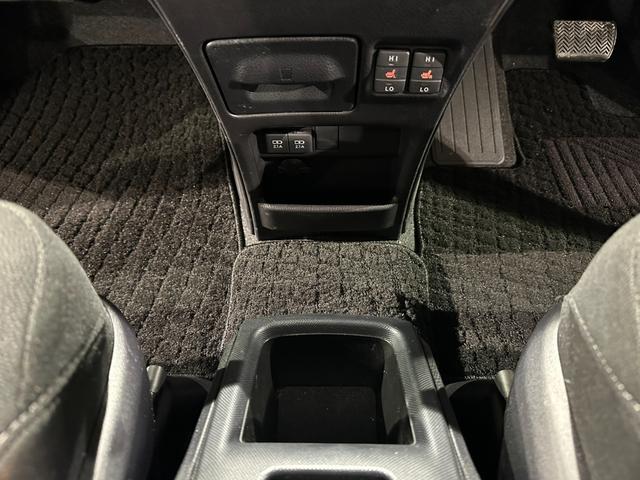 ノア ハイブリッドＧ　両側パワスラドア　シートヒーター　純正９インチナビ／ＴＶ／ＣＤ／ＤＶＤ／Ｂｌｕｅｔｏｏｔｈ　後席モニター　バックモニター　ドラレコ　ＥＴＣ　クルコン　トヨタセーフティセンス　ＬＥＤライト　フォグライト（35枚目）