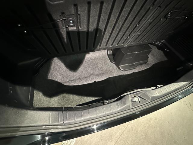 ノア ハイブリッドＧ　両側パワスラドア　シートヒーター　純正９インチナビ／ＴＶ／ＣＤ／ＤＶＤ／Ｂｌｕｅｔｏｏｔｈ　後席モニター　バックモニター　ドラレコ　ＥＴＣ　クルコン　トヨタセーフティセンス　ＬＥＤライト　フォグライト（53枚目）