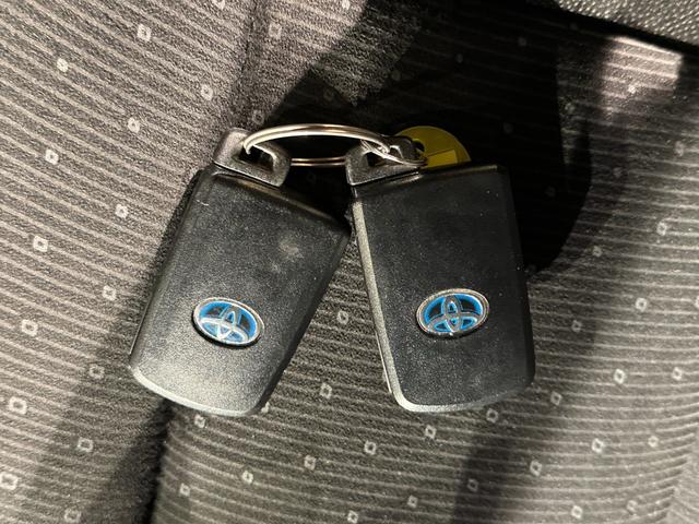 ノア ハイブリッドＧ　両側パワスラドア　シートヒーター　純正９インチナビ／ＴＶ／ＣＤ／ＤＶＤ／Ｂｌｕｅｔｏｏｔｈ　後席モニター　バックモニター　ドラレコ　ＥＴＣ　クルコン　トヨタセーフティセンス　ＬＥＤライト　フォグライト（80枚目）
