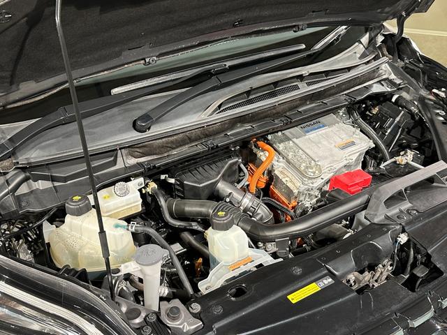 セレナ ｅ－パワー　ハイウェイスターＶ　プロパイロット　純正１０インチナビ／ＴＶ／ＣＤ／ＤＶＤ／Ｂｌｕ－ｒａｙ／ＨＤＭＩ／Ｂｌｕｅｔｏｏｔｈ　アランドビューモニター　ドラレコ　ＥＴＣ　純正１６インチアルミ　ＬＥＤライト（26枚目）