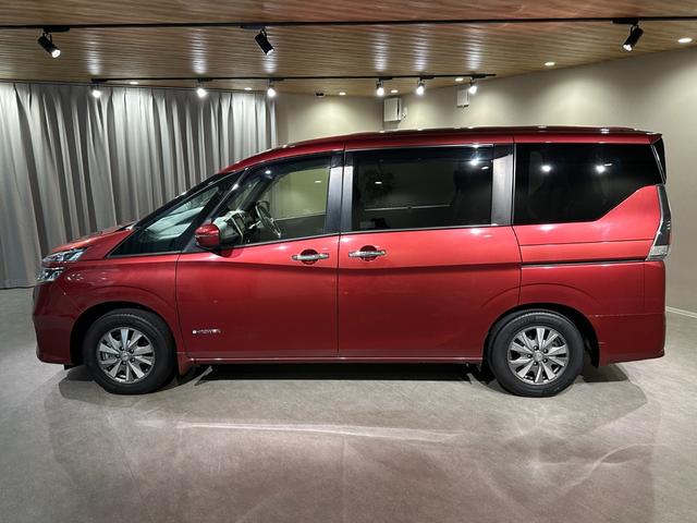 セレナ ｅ－パワー　ＸＶ　セカンドスライドアップシート　　両側パワスラドア　純正ナビ／ＣＤ／ＤＶＤ／Ｂｌｕｅｔｏｏｔｈ　バックモニター　シート＆ステアリングヒーター　純正１５インチアルミ　ＬＥＤライト　ＥＴＣ　クルコン（15枚目）