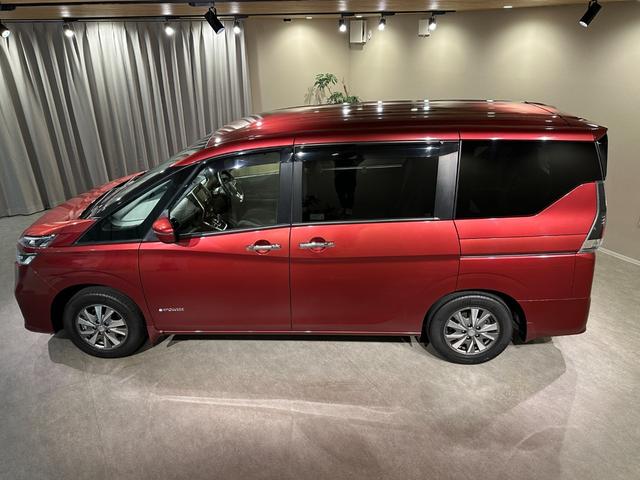 セレナ ｅ－パワー　ＸＶ　セカンドスライドアップシート　　両側パワスラドア　純正ナビ／ＣＤ／ＤＶＤ／Ｂｌｕｅｔｏｏｔｈ　バックモニター　シート＆ステアリングヒーター　純正１５インチアルミ　ＬＥＤライト　ＥＴＣ　クルコン（16枚目）