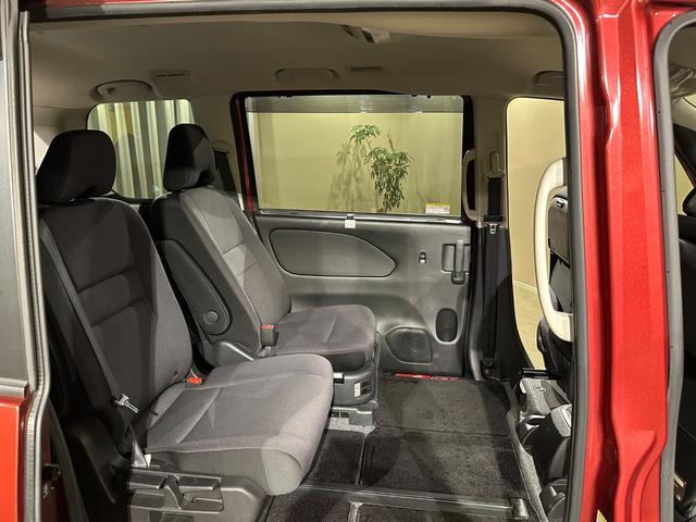 セレナ ｅ－パワー　ＸＶ　セカンドスライドアップシート　　両側パワスラドア　純正ナビ／ＣＤ／ＤＶＤ／Ｂｌｕｅｔｏｏｔｈ　バックモニター　シート＆ステアリングヒーター　純正１５インチアルミ　ＬＥＤライト　ＥＴＣ　クルコン（43枚目）