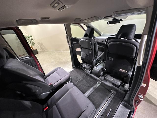 セレナ ｅ－パワー　ＸＶ　セカンドスライドアップシート　　両側パワスラドア　純正ナビ／ＣＤ／ＤＶＤ／Ｂｌｕｅｔｏｏｔｈ　バックモニター　シート＆ステアリングヒーター　純正１５インチアルミ　ＬＥＤライト　ＥＴＣ　クルコン（45枚目）