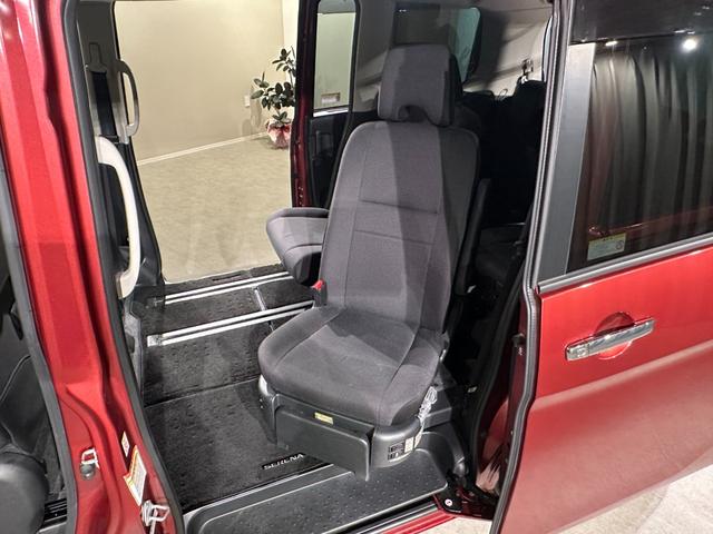 セレナ ｅ－パワー　ＸＶ　セカンドスライドアップシート　　両側パワスラドア　純正ナビ／ＣＤ／ＤＶＤ／Ｂｌｕｅｔｏｏｔｈ　バックモニター　シート＆ステアリングヒーター　純正１５インチアルミ　ＬＥＤライト　ＥＴＣ　クルコン（46枚目）