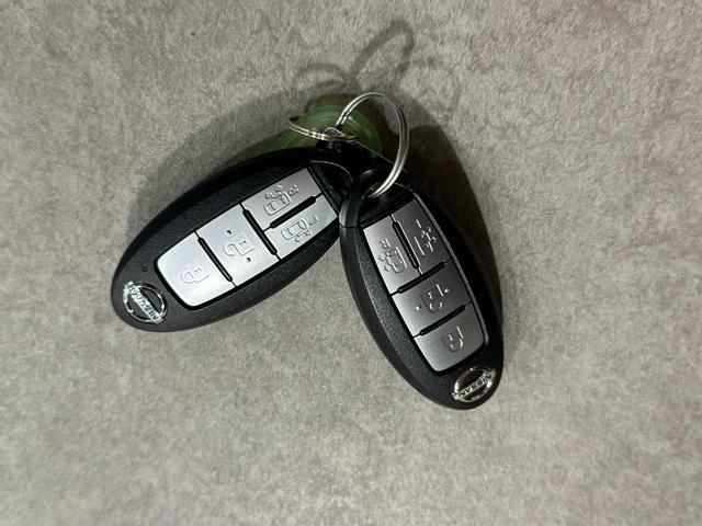 セレナ ｅ－パワー　ＸＶ　セカンドスライドアップシート　　両側パワスラドア　純正ナビ／ＣＤ／ＤＶＤ／Ｂｌｕｅｔｏｏｔｈ　バックモニター　シート＆ステアリングヒーター　純正１５インチアルミ　ＬＥＤライト　ＥＴＣ　クルコン（79枚目）