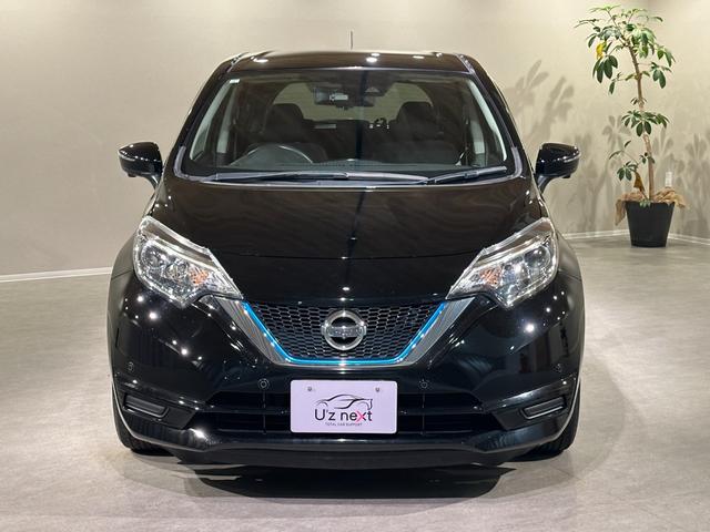 ノート ｅ－パワー　Ｘ　純正ナビ／ＴＶ／ＣＤ／ＤＶＤ／Ｂｌｕ－ｒａｙ／Ｂｌｕｅｔｏｏｔｈ　ＥＴＣ　アランドビューモニター　デジタルインナーミラー　純正１５インチアルミ　ＬＥＤライト（10枚目）