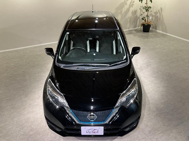 ノート ｅ－パワー　Ｘ　純正ナビ／ＴＶ／ＣＤ／ＤＶＤ／Ｂｌｕ－ｒａｙ／Ｂｌｕｅｔｏｏｔｈ　ＥＴＣ　アランドビューモニター　デジタルインナーミラー　純正１５インチアルミ　ＬＥＤライト（11枚目）