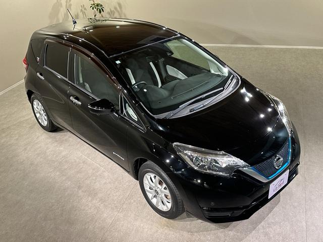 ノート ｅ－パワー　Ｘ　純正ナビ／ＴＶ／ＣＤ／ＤＶＤ／Ｂｌｕ－ｒａｙ／Ｂｌｕｅｔｏｏｔｈ　ＥＴＣ　アランドビューモニター　デジタルインナーミラー　純正１５インチアルミ　ＬＥＤライト（13枚目）