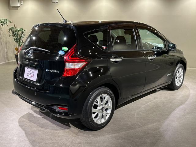 ノート ｅ－パワー　Ｘ　純正ナビ／ＴＶ／ＣＤ／ＤＶＤ／Ｂｌｕ－ｒａｙ／Ｂｌｕｅｔｏｏｔｈ　ＥＴＣ　アランドビューモニター　デジタルインナーミラー　純正１５インチアルミ　ＬＥＤライト（19枚目）