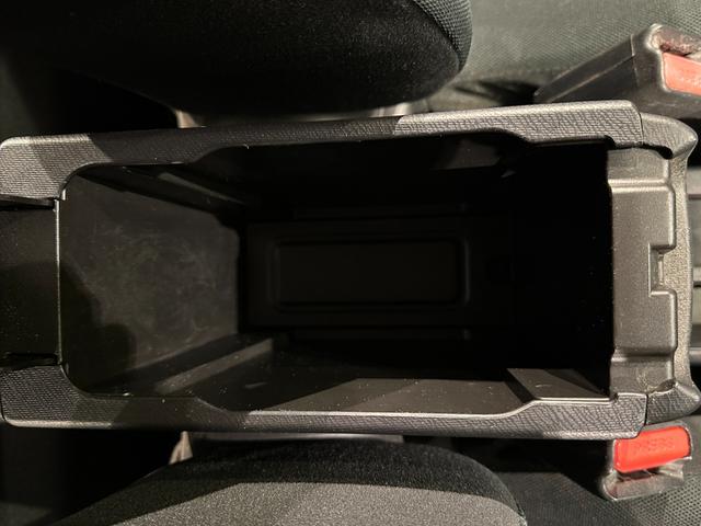 アクア Ｓ　純正ナビ／ＴＶ／ＣＤ／Ｂｌｕｅｔｏｏｔｈ　バックモニター　社外１５インチアルミ　ＬＥＤライト／フォグライト　キーレス　ＴＳＳ　プリクラッシュブレーキ／レーンアシスト／オートマチックハイビーム（49枚目）