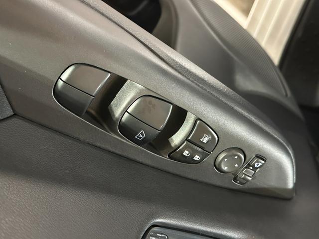 セレナ ｅ－パワー　ハイウェイスターＶ　プロパイロット　純正１０インチナビ／ＴＶ／ＣＤ／ＤＶＤ／Ｂｌｕ－ｒａｙ／Ｂｌｕｅｔｏｏｔｈ　アランドビューモニター　後席モニター　デジタルインナーミラー　ドラレコ前と後　　ＬＥＤライト／フォグライト（31枚目）