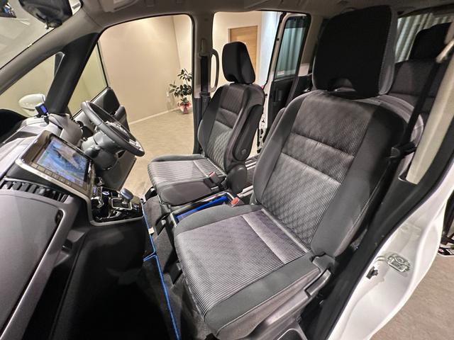 セレナ ｅ－パワー　ハイウェイスターＶ　プロパイロット　純正１０インチナビ／ＴＶ／ＣＤ／ＤＶＤ／Ｂｌｕ－ｒａｙ／Ｂｌｕｅｔｏｏｔｈ　アランドビューモニター　後席モニター　デジタルインナーミラー　ドラレコ前と後　　ＬＥＤライト／フォグライト（35枚目）