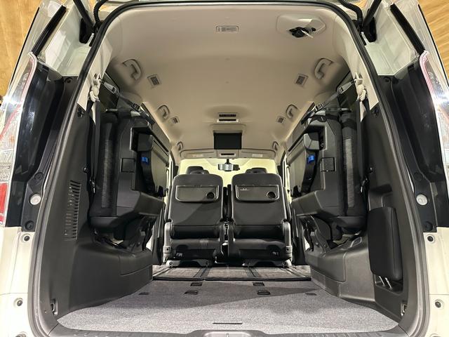 セレナ ｅ－パワー　ハイウェイスターＶ　プロパイロット　純正１０インチナビ／ＴＶ／ＣＤ／ＤＶＤ／Ｂｌｕ－ｒａｙ／Ｂｌｕｅｔｏｏｔｈ　アランドビューモニター　後席モニター　デジタルインナーミラー　ドラレコ前と後　　ＬＥＤライト／フォグライト（52枚目）