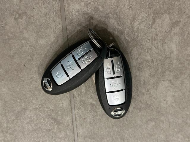 セレナ ｅ－パワー　ハイウェイスターＶ　プロパイロット　純正１０インチナビ／ＴＶ／ＣＤ／ＤＶＤ／Ｂｌｕ－ｒａｙ／Ｂｌｕｅｔｏｏｔｈ　アランドビューモニター　後席モニター　デジタルインナーミラー　ドラレコ前と後　　ＬＥＤライト／フォグライト（77枚目）