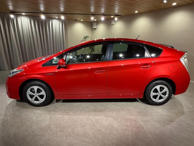 プリウス Ｓマイコーデ　ナビ／ＴＶ／ＣＤ／ＤＶＤ／Ｂｌｕｅｔｏｏｔｈ　バックモニター　ＥＴＣ　ＨＩＤライト　スマートキー＆エンジンプッシュスタート　純正１５インチアルミ（14枚目）