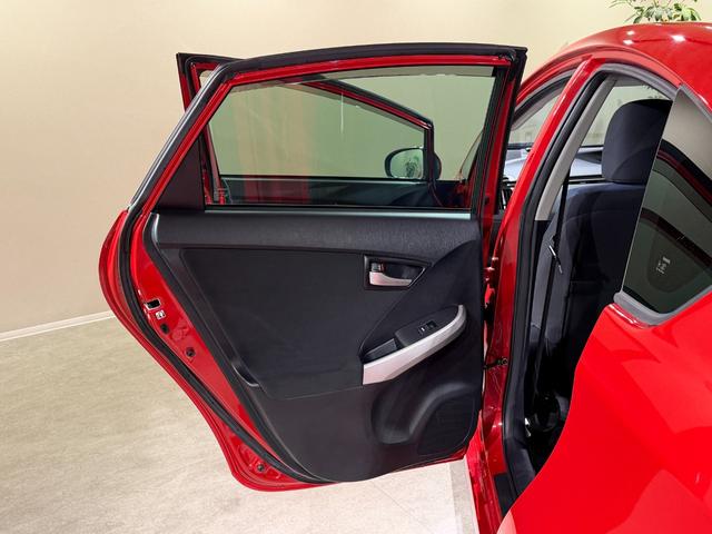 プリウス Ｓマイコーデ　ナビ／ＴＶ／ＣＤ／ＤＶＤ／Ｂｌｕｅｔｏｏｔｈ　バックモニター　ＥＴＣ　ＨＩＤライト　スマートキー＆エンジンプッシュスタート　純正１５インチアルミ（32枚目）