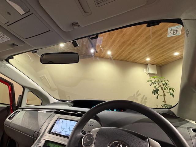 プリウス Ｓマイコーデ　ナビ／ＴＶ／ＣＤ／ＤＶＤ／Ｂｌｕｅｔｏｏｔｈ　バックモニター　ＥＴＣ　ＨＩＤライト　スマートキー＆エンジンプッシュスタート　純正１５インチアルミ（68枚目）