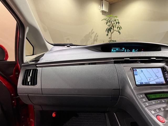プリウス Ｓマイコーデ　ナビ／ＴＶ／ＣＤ／ＤＶＤ／Ｂｌｕｅｔｏｏｔｈ　バックモニター　ＥＴＣ　ＨＩＤライト　スマートキー＆エンジンプッシュスタート　純正１５インチアルミ（70枚目）