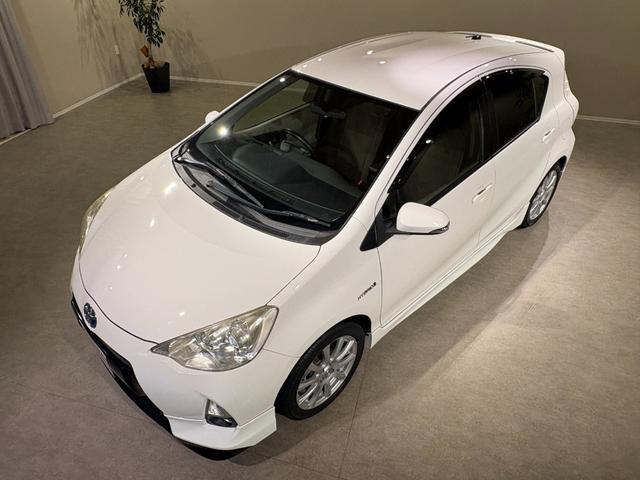 アクア Ｇ　エアロ　純正ナビ／ＴＶ／ＣＤ／Ｂｌｕｅｔｏｏｔｈ　バックモニター　スマートキー＆エンジンプッシュスタート　社外１６インチアルミ（8枚目）