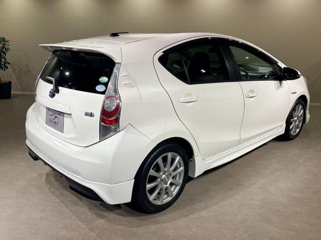 アクア Ｇ　エアロ　純正ナビ／ＴＶ／ＣＤ／Ｂｌｕｅｔｏｏｔｈ　バックモニター　スマートキー＆エンジンプッシュスタート　社外１６インチアルミ（17枚目）