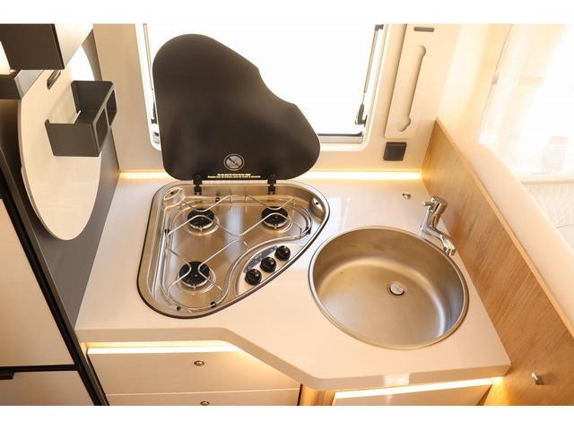 デュカト ローラーチーム　ゼフィーロ２８５ＴＬ　シンク　１００Ｌ給排水タンク　３口ガスコンロ　温水シャワー　ＦＦヒーター　３ＷＡＹ冷蔵庫　サブバッテリー　走行充電　外部充電　ソーラーパネル　ルーフベント（56枚目）