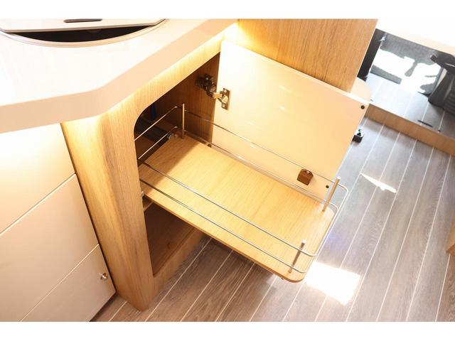 デュカト ローラーチーム　ゼフィーロ２８５ＴＬ　シンク　１００Ｌ給排水タンク　３口ガスコンロ　温水シャワー　ＦＦヒーター　３ＷＡＹ冷蔵庫　サブバッテリー　走行充電　外部充電　ソーラーパネル　ルーフベント（61枚目）