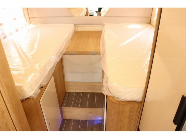 デュカト ローラーチーム　ゼフィーロ２８５ＴＬ　シンク　１００Ｌ給排水タンク　３口ガスコンロ　温水シャワー　ＦＦヒーター　３ＷＡＹ冷蔵庫　サブバッテリー　走行充電　外部充電　ソーラーパネル　ルーフベント（71枚目）