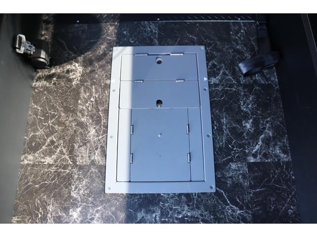 ハイエースバン スーパーＧＬ　ダークプライムＩＩ　ベッドキット　ピボットクルーズコントロール　フロントスポイラー　社外１６インチアルミホイール　車いす用スロープ　リモコン付き（45枚目）