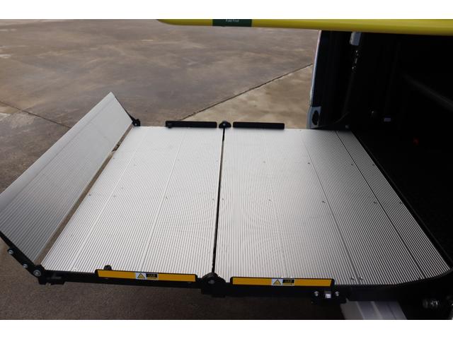 ハイエースバン スーパーＧＬ　ダークプライムＩＩ　ベッドキット　ピボットクルーズコントロール　フロントスポイラー　社外１６インチアルミホイール　車いす用スロープ　リモコン付き（48枚目）