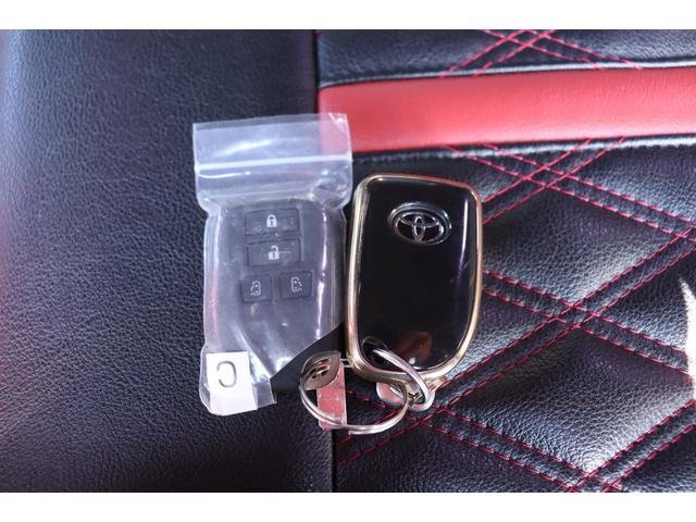 ハイエースバン スーパーＧＬ　ダークプライムＩＩ　ベッドキット　ピボットクルーズコントロール　フロントスポイラー　社外１６インチアルミホイール　車いす用スロープ　リモコン付き（53枚目）