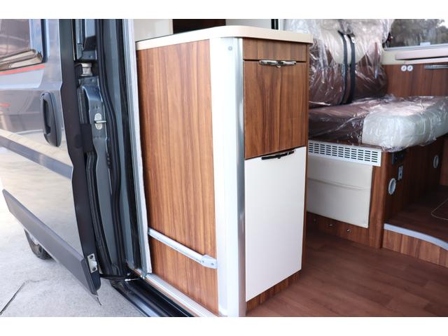 デュカト 　デュカト　リビングストーン５　トルマ燃料式温水ボイラー　トルマ燃料式ＦＦヒーター　１５００ｗインバーター　ツインサブバッテリー　サイドオーニング　８０Ｌ冷蔵庫　カセットトイレ　シャワー（12枚目）