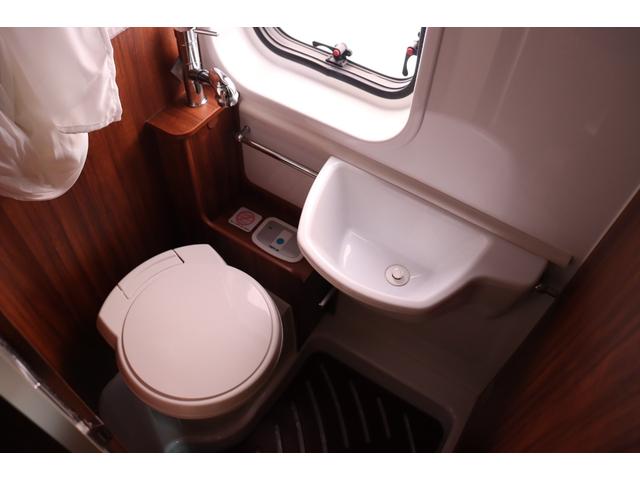 デュカト 　デュカト　リビングストーン５　トルマ燃料式温水ボイラー　トルマ燃料式ＦＦヒーター　１５００ｗインバーター　ツインサブバッテリー　サイドオーニング　８０Ｌ冷蔵庫　カセットトイレ　シャワー（29枚目）