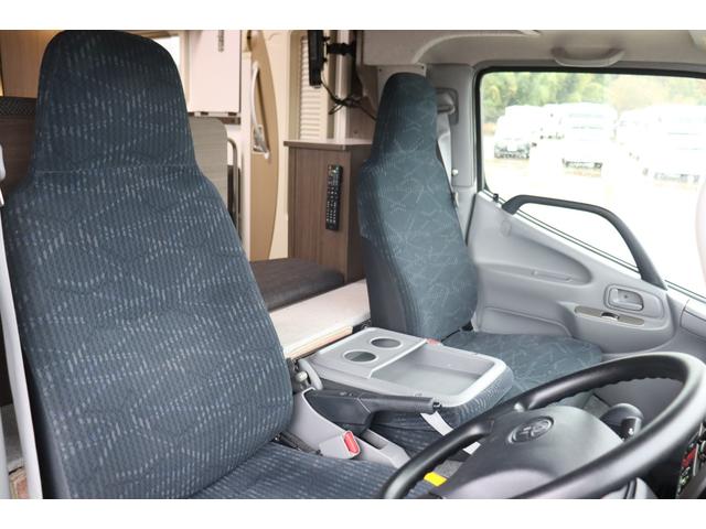 カムロード 　クレア５．３Ｗ　エボリューション　４ＷＤ　家庭用エアコン　トリプルサブバッテリー　ＦＦヒーター　１５００Ｗインバーター　ＤＣ冷蔵庫　１６インチＴＶ　地デジアンテナ　電子レンジ（2枚目）