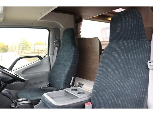 カムロード 　クレア５．３Ｗ　エボリューション　４ＷＤ　家庭用エアコン　トリプルサブバッテリー　ＦＦヒーター　１５００Ｗインバーター　ＤＣ冷蔵庫　１６インチＴＶ　地デジアンテナ　電子レンジ（3枚目）