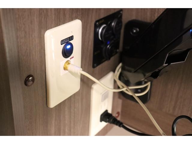 カムロード 　クレア５．３Ｗ　エボリューション　４ＷＤ　家庭用エアコン　トリプルサブバッテリー　ＦＦヒーター　１５００Ｗインバーター　ＤＣ冷蔵庫　１６インチＴＶ　地デジアンテナ　電子レンジ（10枚目）