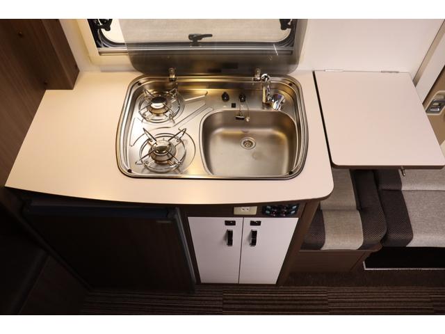 カムロード 　クレア５．３Ｗ　エボリューション　４ＷＤ　家庭用エアコン　トリプルサブバッテリー　ＦＦヒーター　１５００Ｗインバーター　ＤＣ冷蔵庫　１６インチＴＶ　地デジアンテナ　電子レンジ（18枚目）