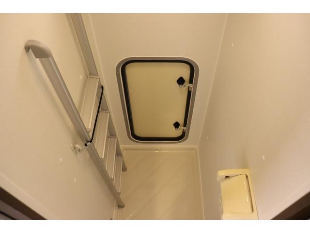 カムロード 　クレア５．３Ｗ　エボリューション　４ＷＤ　家庭用エアコン　トリプルサブバッテリー　ＦＦヒーター　１５００Ｗインバーター　ＤＣ冷蔵庫　１６インチＴＶ　地デジアンテナ　電子レンジ（21枚目）