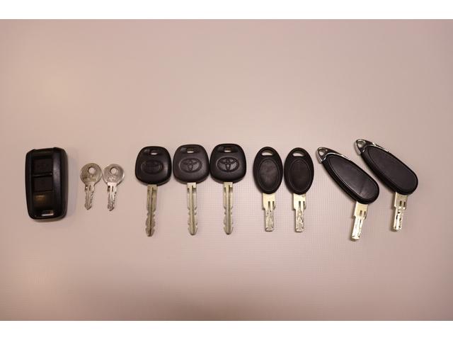 カムロード 　クレア５．３Ｗ　エボリューション　４ＷＤ　家庭用エアコン　トリプルサブバッテリー　ＦＦヒーター　１５００Ｗインバーター　ＤＣ冷蔵庫　１６インチＴＶ　地デジアンテナ　電子レンジ（33枚目）