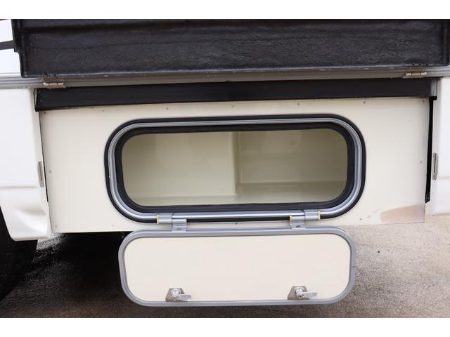 カムロード 　クレア５．３Ｗ　エボリューション　４ＷＤ　家庭用エアコン　トリプルサブバッテリー　ＦＦヒーター　１５００Ｗインバーター　ＤＣ冷蔵庫　１６インチＴＶ　地デジアンテナ　電子レンジ（49枚目）