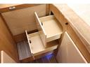 ローラーチーム　ゼフィーロ２８５ＴＬ　シンク　１００Ｌ給排水タンク　３口ガスコンロ　温水シャワー　ＦＦヒーター　３ＷＡＹ冷蔵庫　サブバッテリー　走行充電　外部充電　ソーラーパネル　ルーフベント（70枚目）