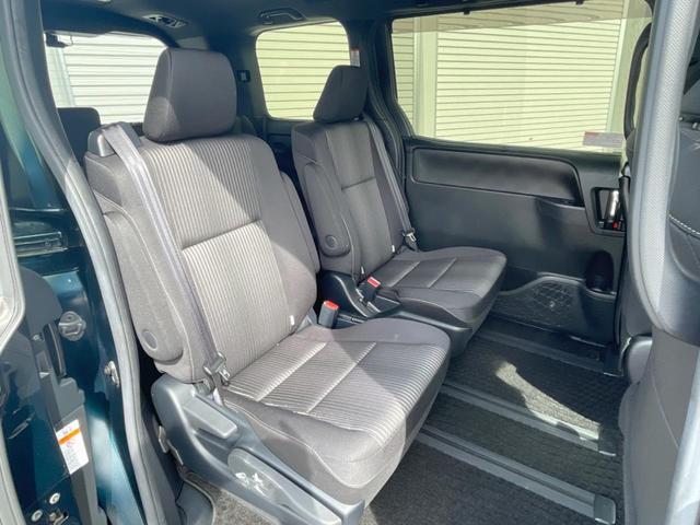 ヴォクシー ＺＳ　煌ＩＩ　両側電動ドア　後席モニター　バックカメラ　衝突被害軽減システム　禁煙車　ドラレコ　コーナーセンサー　スマートキー　ＬＥＤヘッド　ビルトインＥＴＣ　クルコン　オートハイビーム　車線逸脱警報（13枚目）