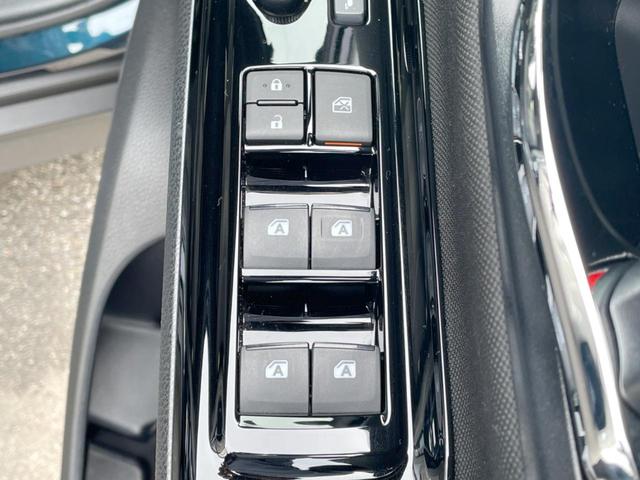 ヴォクシー ＺＳ　煌ＩＩ　両側電動ドア　後席モニター　バックカメラ　衝突被害軽減システム　禁煙車　ドラレコ　コーナーセンサー　スマートキー　ＬＥＤヘッド　ビルトインＥＴＣ　クルコン　オートハイビーム　車線逸脱警報（26枚目）