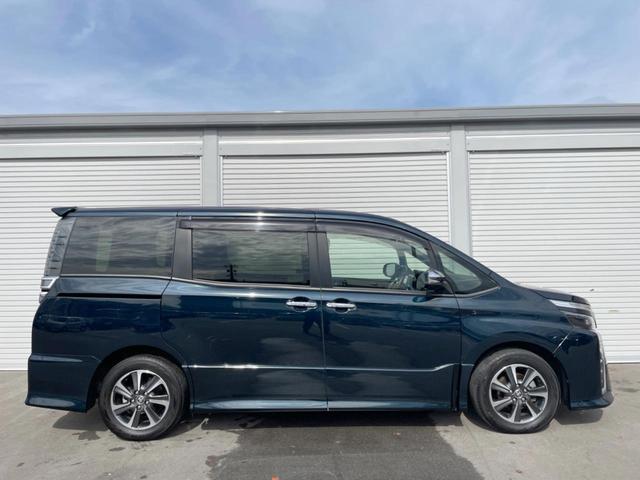 ヴォクシー ＺＳ　煌ＩＩ　両側電動ドア　後席モニター　バックカメラ　衝突被害軽減システム　禁煙車　ドラレコ　コーナーセンサー　スマートキー　ＬＥＤヘッド　ビルトインＥＴＣ　クルコン　オートハイビーム　車線逸脱警報（51枚目）