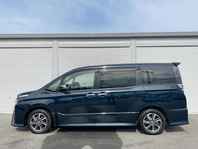 ヴォクシー ＺＳ　煌ＩＩ　両側電動ドア　後席モニター　バックカメラ　衝突被害軽減システム　禁煙車　ドラレコ　コーナーセンサー　スマートキー　ＬＥＤヘッド　ビルトインＥＴＣ　クルコン　オートハイビーム　車線逸脱警報（52枚目）