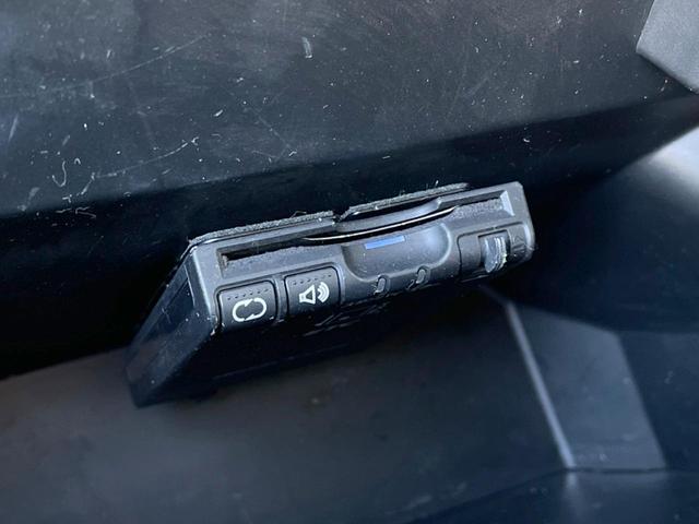 N-BOXカスタム G 禁煙車 純正ナビ バックカメラ コーナーセンサー スマートキー HIDヘッドライト ETC オートライト オートエアコン CD DVD再生 地デジ 横滑り防止装置 アイドリングストップ(7枚目)